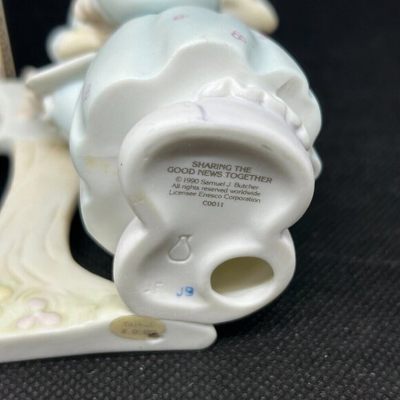 Precious Moments: "Sharing The Good News Together" figurine - Picture 5 of 5